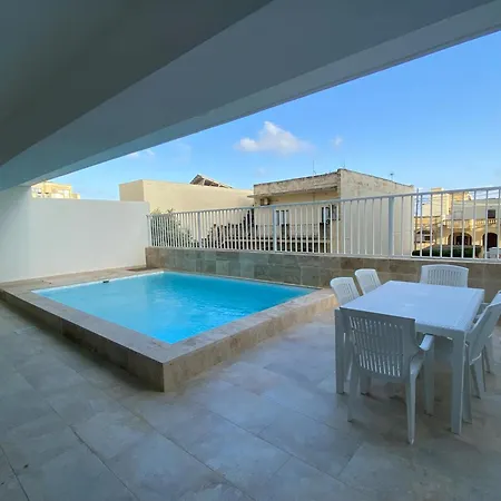 4 Bedroom Maisonette With Private Pool