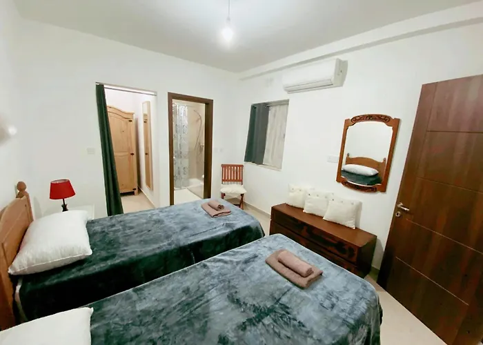 4 Bedroom Maisonette With Private Pool Apartamento *