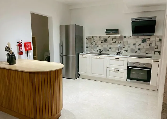 4 Bedroom Maisonette With Private Pool Apartamento