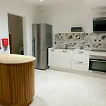 4 Bedroom Maisonette With Private Pool Daire