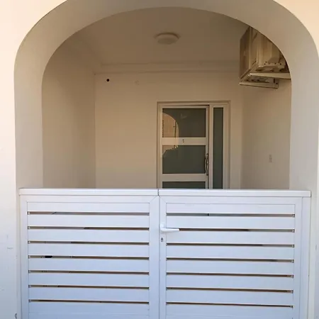 Διαμέρισμα 4 Bedroom Maisonette With Private Pool