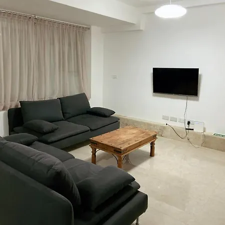 4 Bedroom Maisonette With Private Pool Apartment *