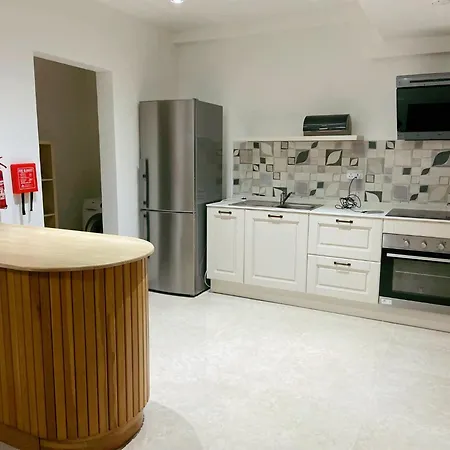 4 Bedroom Maisonette With Private Pool Apartment
