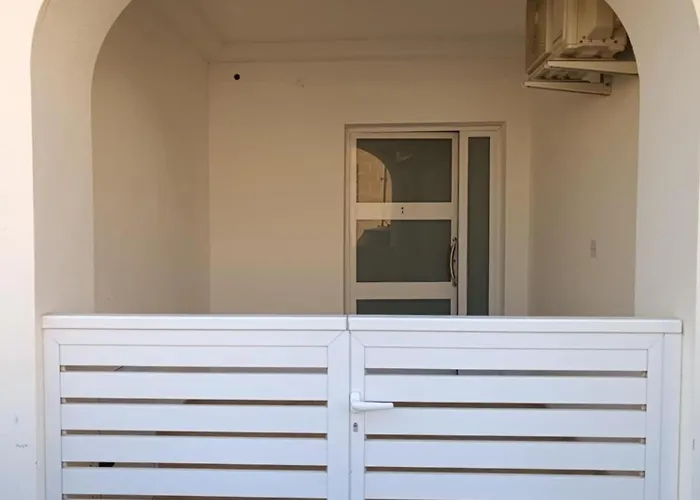 Διαμέρισμα 4 Bedroom Maisonette With Private Pool