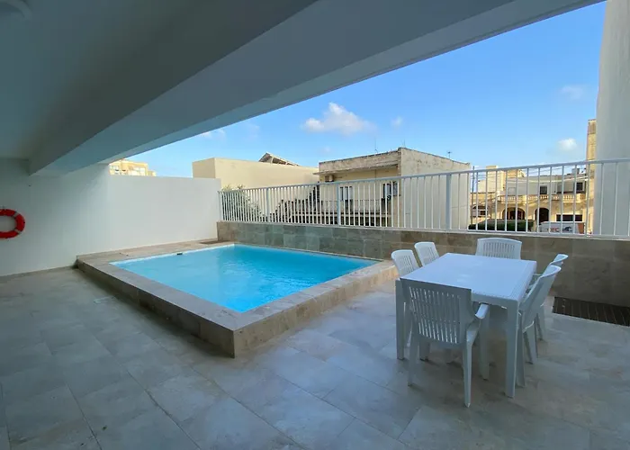 4 Bedroom Maisonette With Private Pool